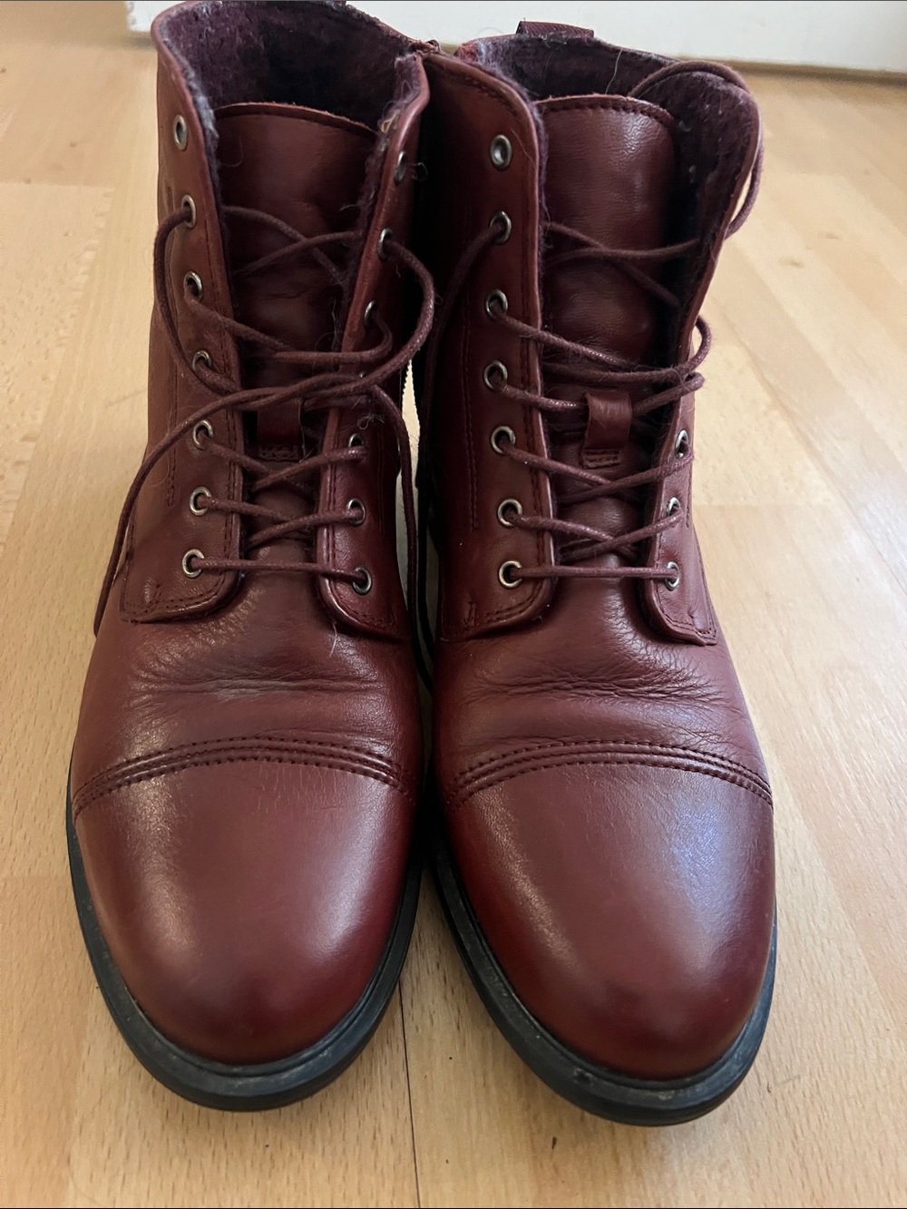Women's Lace-Up Ankle Boots in Burgundy